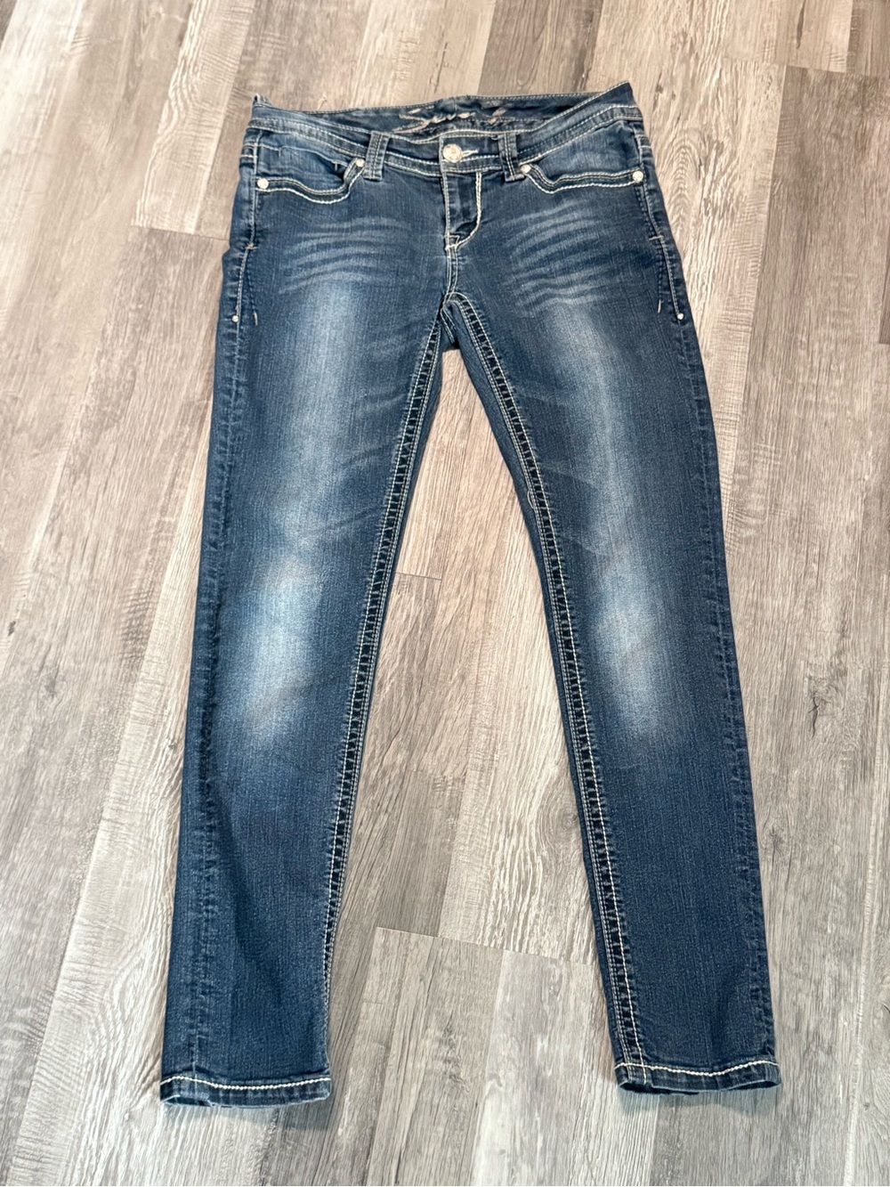 Seven7 Women's Skinny Jeans in Dark Blue Wash with Fading size 28